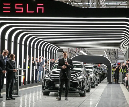 Tesla Stock : A Look at a Very Bad 2022 for Elon Musk’s EV Company