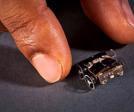 (Paper) This Tiny Self-Driving Robot Harvests Energy from Light and Radio Waves