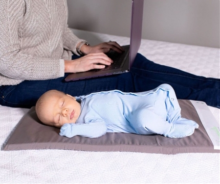 (Video) The Baby Brezza Smart Soothing Mat Helps Lull Little Ones to Sleep