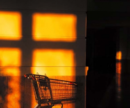 (PDF) BCG - Retail Apocalypse : 4 Ways Physical Stores Can Survive