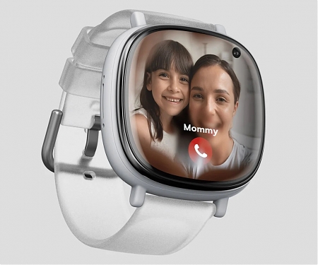 This Minimalistic Smartwatch Boasts Full Screen Video Calling