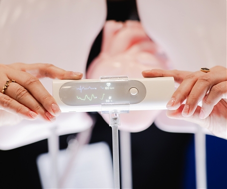 (CES 2024) The Withings BeamO is an All-in-One Thermometer, ECG and Stethoscope