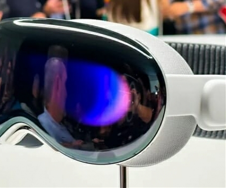 A Future Version of Apple Vision Pro May Use Tunable Liquid Lenses