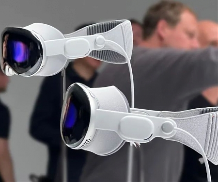 Apple Might Have Sold Up to 180,000 Vision Pro Headsets Over Pre-Order Weekend