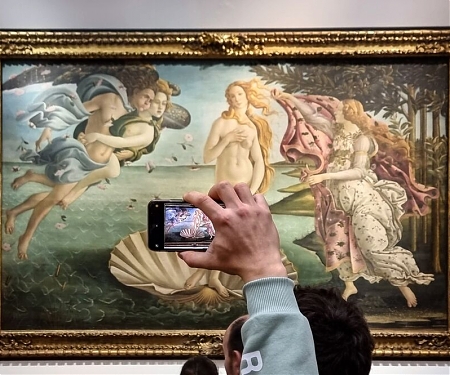Italy Reimagines Botticelli's Venus as an Influencer, Angering Citizens