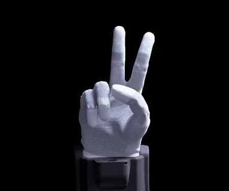 (Video) New Robotic Hand Lifts 55 Pounds While Handling Fragile Items With Human-Like Skill