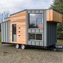 Contemporary Tiny House Maximizes Interior Space with 